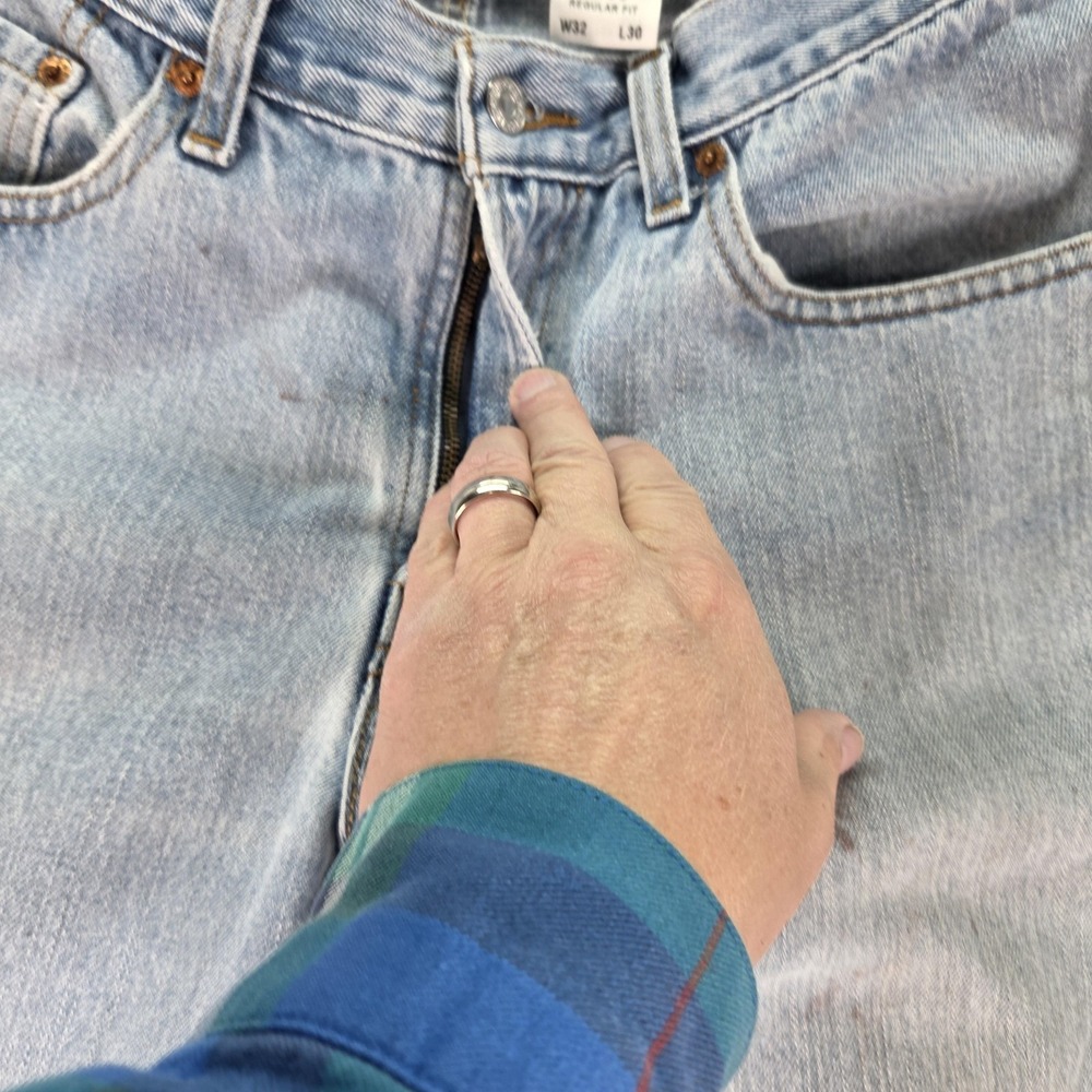 Levis 505 Jeans Mens Blue Light Wash Regular Straight Fits 30x28 - Picture 12 of 16